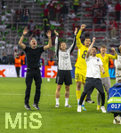 06.05.2026, Fussball UEFA Championsleague 2025/2026: Halbfinale Rückpiel,  FC Bayern München - Paris St. Germain, in der Allianz-Arena München, Schlussjubel nach dem Abpfiff bei Paris, Trainer Luis Enrique (FC Paris Saint-Germain), Lucas Beraldo (FC Paris Saint-Germain),  Torwart Bilal Laurendon (FC Paris Saint-Germain), Ilya Zabarny (FC Paris Saint-Germain), Co-Trainer Rafel Pol (Paris) 