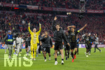 06.05.2026, Fussball UEFA Championsleague 2025/2026: Halbfinale Rückpiel,  FC Bayern München - Paris St. Germain, in der Allianz-Arena München, Frenetischer Jubel nach dem Schlusspfiff bei den Parisern zum erreichen des Finales, Torwart Matvey Safonov (FC Paris Saint-Germain), Desire Doue (FC Paris Saint-Germain), Fabian Ruiz (FC Paris Saint-Germain), Marquinhos (FC Paris Saint-Germain) 