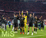 06.05.2026, Fussball UEFA Championsleague 2025/2026: Halbfinale Rückpiel,  FC Bayern München - Paris St. Germain, in der Allianz-Arena München, Frenetischer Jubel nach dem Schlusspfiff bei den Parisern zum erreichen des Finales, Torwart Matvey Safonov (FC Paris Saint-Germain), Desire Doue (FC Paris Saint-Germain), Fabian Ruiz (FC Paris Saint-Germain), Marquinhos (FC Paris Saint-Germain) 