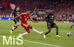 06.05.2026, Fussball UEFA Championsleague 2025/2026: Halbfinale Rückpiel,  FC Bayern München - Paris St. Germain, in der Allianz-Arena München, v.loi: Michael Olise (FC Bayern München) gegen Nuno Mendes (FC Paris Saint-Germain) 