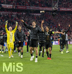 06.05.2026, Fussball UEFA Championsleague 2025/2026: Halbfinale Rückpiel,  FC Bayern München - Paris St. Germain, in der Allianz-Arena München, Frenetischer Jubel nach dem Schlusspfiff bei den Parisern zum erreichen des Finales, Torwart Matvey Safonov (FC Paris Saint-Germain), Desire Doue (FC Paris Saint-Germain), Fabian Ruiz (FC Paris Saint-Germain), Marquinhos (FC Paris Saint-Germain) 