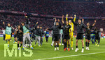 06.05.2026, Fussball UEFA Championsleague 2025/2026: Halbfinale Rückpiel,  FC Bayern München - Paris St. Germain, in der Allianz-Arena München, Frenetischer Jubel nach dem Schlusspfiff bei den Parisern zum erreichen des Finales, Joao Neves (FC Paris Saint-Germain), Torwart Renato Marin, Torwart Matvey Safonov (FC Paris Saint-Germain), Desire Doue (FC Paris Saint-Germain), Fabian Ruiz (FC Paris Saint-Germain), Marquinhos (FC Paris Saint-Germain)  