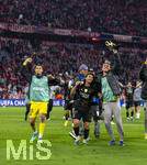06.05.2026, Fussball UEFA Championsleague 2025/2026: Halbfinale Rückpiel,  FC Bayern München - Paris St. Germain, in der Allianz-Arena München, Frenetischer Jubel nach dem Schlusspfiff bei den Parisern zum erreichen des Finales, Torwart Bilal Laurendon (FC Paris Saint-Germain), Joao Neves (FC Paris Saint-Germain), Torwart Renato Marin, 