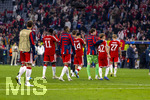 06.05.2026, Fussball UEFA Championsleague 2025/2026: Halbfinale Rückpiel,  FC Bayern München - Paris St. Germain, in der Allianz-Arena München, Frust bei den Bayernspielern nach dem Ausscheiden im Halbfinale, v.li: Leon Goretzka (FC Bayern München), Nicolas Jackson (FC Bayern München), Jonathan Tah (FC Bayern München), Luis Diaz (FC Bayern München), Torwart Jonas Urbig (FC Bayern München), Lennart Karl (FC Bayern München) 