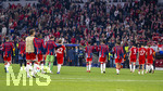 06.05.2026, Fussball UEFA Championsleague 2025/2026: Halbfinale Rückpiel,  FC Bayern München - Paris St. Germain, in der Allianz-Arena München, Frust bei den Bayernspielern nach dem Ausscheiden im Halbfinale, v.li: Raphael Guerreiro (FC Bayern München), Leon Goretzka (FC Bayern München), Nicolas Jackson (FC Bayern München), Jonathan Tah (FC Bayern München), Luis Diaz (FC Bayern München), Torwart Jonas Urbig (FC Bayern München), Lennart Karl (FC Bayern München), Jamal Musiala (Bayern München), Hiroki Ito (FC Bayern München), Tom Bischof (Bayern München), Min-jae Kim (Bayern München, Minjae Kim), Michael Olise (FC Bayern München), Harry Kane (FC Bayern München) 