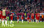 06.05.2026, Fussball UEFA Championsleague 2025/2026: Halbfinale Rückpiel,  FC Bayern München - Paris St. Germain, in der Allianz-Arena München, Frust bei den Bayernspielern nach dem Ausscheiden im Halbfinale, v.li: Leon Goretzka (FC Bayern München), Torwart Jonas Urbig (FC Bayern München), Lennart Karl (FC Bayern München), Jamal Musiala (Bayern München), Hiroki Ito (FC Bayern München), Tom Bischof (Bayern München), Min-jae Kim (Bayern München, Minjae Kim), Michael Olise (FC Bayern München), Harry Kane (FC Bayern München) 