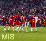 06.05.2026, Fussball UEFA Championsleague 2025/2026: Halbfinale Rückpiel,  FC Bayern München - Paris St. Germain, in der Allianz-Arena München, Frust bei den Bayernspielern nach dem Ausscheiden im Halbfinale, v.li: Raphael Guerreiro (FC Bayern München), Nicolas Jackson (FC Bayern München), Jonathan Tah (FC Bayern München), Luis Diaz (FC Bayern München), Torwart Jonas Urbig (FC Bayern München), Lennart Karl (FC Bayern München) 