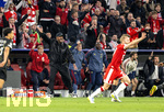 06.05.2026, Fussball UEFA Championsleague 2025/2026: Halbfinale Rückpiel,  FC Bayern München - Paris St. Germain, in der Allianz-Arena München, Trainer Vincent Kompany (FC Bayern München) flippt an der Seitenlinie aus, nachdem Nuno Mendes (FC Paris Saint-Germain) Handspiel begangen hat das nicht geahndet wurde.