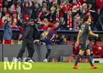 06.05.2026, Fussball UEFA Championsleague 2025/2026: Halbfinale Rückpiel,  FC Bayern München - Paris St. Germain, in der Allianz-Arena München, Trainer Vincent Kompany (FC Bayern München) flippt an der Seitenlinie aus, nachdem Nuno Mendes (FC Paris Saint-Germain) Handspiel begangen hat das nicht geahndet wurde. 