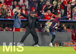 06.05.2026, Fussball UEFA Championsleague 2025/2026: Halbfinale Rückpiel,  FC Bayern München - Paris St. Germain, in der Allianz-Arena München, Trainer Vincent Kompany (FC Bayern München) flippt an der Seitenlinie aus, nachdem Nuno Mendes (FC Paris Saint-Germain) Handspiel begangen hat das nicht geahndet wurde. 