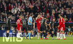06.05.2026, Fussball UEFA Championsleague 2025/2026: Halbfinale Rückpiel,  FC Bayern München - Paris St. Germain, in der Allianz-Arena München, Harry Kane (FC Bayern München) fassungslos, weil der Schiedsrichter Joao Pinheiro (POR) das Handspiel von Nuno Mendes (FC Paris Saint-Germain) nicht geahndet hat.