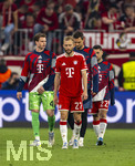06.05.2026, Fussball UEFA Championsleague 2025/2026: Halbfinale Rückpiel,  FC Bayern München - Paris St. Germain, in der Allianz-Arena München, Enttäuschter Abgang der Bayern, Torwart Jonas Urbig (FC Bayern München), Konrad Laimer (FC Bayern München), Torwart Sven Ulreich (FC Bayern München), Raphael Guerreiro (FC Bayern München) 