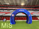 06.05.2026, Fussball UEFA Championsleague 2025/2026: Halbfinale Rückpiel,  FC Bayern München - Paris St. Germain, in der Allianz-Arena München, Randbild, das Einlauftor (Road to Budapest) steht vor dem Spiel noch an der Spielerbank.