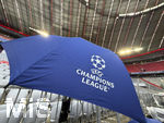 06.05.2026, Fussball UEFA Championsleague 2025/2026: Halbfinale Rückpiel,  FC Bayern München - Paris St. Germain, in der Allianz-Arena München, Randbild, Regenschirm mit Logo der Championsleague
