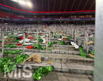 06.05.2026, Fussball UEFA Championsleague 2025/2026: Halbfinale Rückpiel,  FC Bayern München - Paris St. Germain, in der Allianz-Arena München, Nach dem Ausscheiden der Bayern, die Reste der Fanchoreografie der Bayernfans leigen in der Südkurve verstreut, die Fans sind heimgegangen.