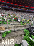 06.05.2026, Fussball UEFA Championsleague 2025/2026: Halbfinale Rückpiel,  FC Bayern München - Paris St. Germain, in der Allianz-Arena München, Nach dem Ausscheiden der Bayern, die Reste der Fanchoreografie der Bayernfans leigen in der Südkurve verstreut, die Fans sind heimgegangen.