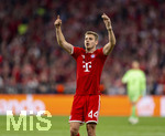 06.05.2026, Fussball UEFA Championsleague 2025/2026: Halbfinale Rückpiel,  FC Bayern München - Paris St. Germain, in der Allianz-Arena München, Josip Stanisic (Bayern München) winkt 