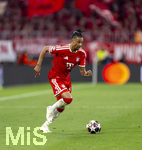 06.05.2026, Fussball UEFA Championsleague 2025/2026: Halbfinale Rückpiel,  FC Bayern München - Paris St. Germain, in der Allianz-Arena München, Michael Olise (FC Bayern München) am Ball 