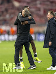 06.05.2026, Fussball UEFA Championsleague 2025/2026: Halbfinale Rückpiel,  FC Bayern München - Paris St. Germain, in der Allianz-Arena München, Trainer Luis Enrique (FC Paris Saint-Germain) Schlussjubel auf dem Platz mit Ousmane Dembele (FC Paris Saint-Germain) 