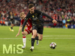 06.05.2026, Fussball UEFA Championsleague 2025/2026: Halbfinale Rückpiel,  FC Bayern München - Paris St. Germain, in der Allianz-Arena München, v.li: Konrad Laimer (FC Bayern München) gegen Fabian Ruiz (FC Paris Saint-Germain) 