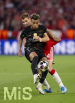 06.05.2026, Fussball UEFA Championsleague 2025/2026: Halbfinale Rückpiel,  FC Bayern München - Paris St. Germain, in der Allianz-Arena München, hi: Josip Stanisic (Bayern München) gegen Desire Doue (FC Paris Saint-Germain) 