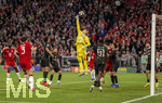 06.05.2026, Fussball UEFA Championsleague 2025/2026: Halbfinale Rückpiel,  FC Bayern München - Paris St. Germain, in der Allianz-Arena München, Torwart Matvey Safonov (FC Paris Saint-Germain) streckt sich zum Ball.
