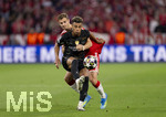 06.05.2026, Fussball UEFA Championsleague 2025/2026: Halbfinale Rückpiel,  FC Bayern München - Paris St. Germain, in der Allianz-Arena München, hi: Josip Stanisic (Bayern München) gegen Desire Doue (FC Paris Saint-Germain) 