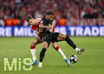 06.05.2026, Fussball UEFA Championsleague 2025/2026: Halbfinale Rückpiel,  FC Bayern München - Paris St. Germain, in der Allianz-Arena München, hi: Josip Stanisic (Bayern München) gegen Desire Doue (FC Paris Saint-Germain) 