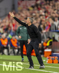 06.05.2026, Fussball UEFA Championsleague 2025/2026: Halbfinale Rückpiel,  FC Bayern München - Paris St. Germain, in der Allianz-Arena München, Trainer Luis Enrique (FC Paris Saint-Germain) gibt Anweisungen, zeigt, gestikuliert, gibt Kommandos, Anweisungen, gibt Anweisungen, zeigend, gestikulierend,  