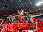 06.05.2026, Fussball UEFA Championsleague 2025/2026: Halbfinale Rückpiel,  FC Bayern München - Paris St. Germain, in der Allianz-Arena München, Bayernfan Csaba aus der Südkurve, Markenzeichen Muskeln und immer Oberkörperfrei am Zaun, feuert seine Mannschaft an, auf seiner Haut steht mit Edding geschrieben: EUROPA POKAL