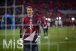 06.05.2026, Fussball UEFA Championsleague 2025/2026: Halbfinale Rückpiel,  FC Bayern München - Paris St. Germain, in der Allianz-Arena München, Torwart Manuel Neuer (FC Bayern München) beim Aufwärmen nachdenklich 