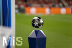 06.05.2026, Fussball UEFA Championsleague 2025/2026: Halbfinale Rückpiel,  FC Bayern München - Paris St. Germain, in der Allianz-Arena München, Der Spielball von Adidas liegt auf der Stele bereit vor Spielbeginn. 