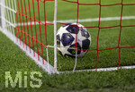 06.05.2026, Fussball UEFA Championsleague 2025/2026: Halbfinale Rückpiel,  FC Bayern München - Paris St. Germain, in der Allianz-Arena München, ADIDAS Spielball im Tornetz.