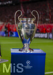 06.05.2026, Fussball UEFA Championsleague 2025/2026: Halbfinale Rückpiel,  FC Bayern München - Paris St. Germain, in der Allianz-Arena München, Der Championsleage-Pokal steht auf der Stele bereit.