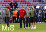 06.05.2026, Fussball UEFA Championsleague 2025/2026: Halbfinale Rückpiel,  FC Bayern München - Paris St. Germain, in der Allianz-Arena München, Sportdirektor Christoph Freund (li, Bayern München) und Co-Trainer Aaron Danks (re, Bayern München)  