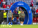 06.05.2026, Fussball UEFA Championsleague 2025/2026: Halbfinale Rückpiel,  FC Bayern München - Paris St. Germain, in der Allianz-Arena München,  Aleksandar Pavlovic (Bayern München) , Lennart Karl (FC Bayern München), Tom Bischof (Bayern München) vor dem Spiel 