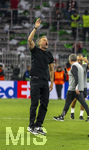 06.05.2026, Fussball UEFA Championsleague 2025/2026: Halbfinale Rückpiel,  FC Bayern München - Paris St. Germain, in der Allianz-Arena München, Trainer Luis Enrique (FC Paris Saint-Germain) tanzt jubelnd auf dem Platz nach dem Spiel.