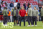 06.05.2026, Fussball UEFA Championsleague 2025/2026: Halbfinale Rückpiel,  FC Bayern München - Paris St. Germain, in der Allianz-Arena München, Trainer Vincent Kompany (FC Bayern München) vor dem Spiel auf dem Rasen.  Sportdirektor Christoph Freund (Bayern München) 