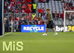 06.05.2026, Fussball UEFA Championsleague 2025/2026: Halbfinale Rückpiel,  FC Bayern München - Paris St. Germain, in der Allianz-Arena München, Vor dem Spiel, Lennart Karl (FC Bayern München) geht vom Platz 