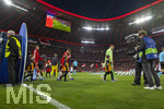 06.05.2026, Fussball UEFA Championsleague 2025/2026: Halbfinale Rückpiel,  FC Bayern München - Paris St. Germain, in der Allianz-Arena München, Einlauf der Mannschaften, Torwart Manuel Neuer (FC Bayern München), Joshua Kimmich (FC Bayern München), Josip Stanisic (Bayern München), 