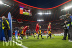 06.05.2026, Fussball UEFA Championsleague 2025/2026: Halbfinale Rückpiel,  FC Bayern München - Paris St. Germain, in der Allianz-Arena München, Einlauf der Mannschaften,  Aleksandar Pavlovic (Bayern München) , Dayot Upamecano (FC Bayern München), Konrad Laimer (FC Bayern München), 