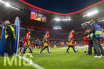 06.05.2026, Fussball UEFA Championsleague 2025/2026: Halbfinale Rückpiel,  FC Bayern München - Paris St. Germain, in der Allianz-Arena München, Einlauf der Mannschaften,  Jamal Musiala (Bayern München), Luis Diaz (FC Bayern München), Aleksandar Pavlovic (Bayern München) , 