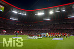 06.05.2026, Fussball UEFA Championsleague 2025/2026: Halbfinale Rückpiel,  FC Bayern München - Paris St. Germain, in der Allianz-Arena München, Aufstellung der beiden Mannschaften vor dem Anpfiff