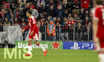 06.05.2026, Fussball UEFA Championsleague 2025/2026: Halbfinale Rückpiel,  FC Bayern München - Paris St. Germain, in der Allianz-Arena München, Balljunge, Ballkind, randbild, 