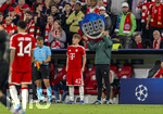 06.05.2026, Fussball UEFA Championsleague 2025/2026: Halbfinale Rückpiel,  FC Bayern München - Paris St. Germain, in der Allianz-Arena München, Lennart Karl (FC Bayern München) wird eingewechselt 