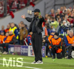 06.05.2026, Fussball UEFA Championsleague 2025/2026: Halbfinale Rückpiel,  FC Bayern München - Paris St. Germain, in der Allianz-Arena München, Trainer Vincent Kompany (FC Bayern München) ratlos am Spielfeldrand 