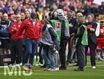 16.05.2026, Fussball Bundesliga 2025/2026, 34.Spieltag, FC Bayern München - 1.FC Köln, in der Allianz-Arena München,   Samuel Sami Kuffour (Bayern München) lacht herzlich.



