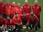 16.05.2026, Fussball Bundesliga 2025/2026, 34.Spieltag, FC Bayern München - 1.FC Köln, in der Allianz-Arena München,   Auf dem Bild:  Carsten Jamncker, Oliver Kahn und Stafan Effenberg, Roque Sant a Cruz, Owen Hargreaves , Giovanni Elber, Hasan Salihamizic und Samuel Sami Kuffour (alle Bayern München).


