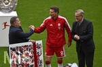 16.05.2026, Fussball Bundesliga 2025/2026, 34.Spieltag, FC Bayern München - 1.FC Köln, in der Allianz-Arena München,   v.l. Sportvorstand Max Eberl (Bayern München), Leon Goretzka (FC Bayern München) und Vorstandsvorsitzender Jan-Christian Dreesen (FC Bayern München) 


