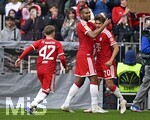 16.05.2026, Fussball Bundesliga 2025/2026, 34.Spieltag, FC Bayern München - 1.FC Köln, in der Allianz-Arena München,   Torjubel v.l. Lennart Karl (FC Bayern München), Jonathan Tah (FC Bayern München) und Tom Bischof (Bayern München) 


